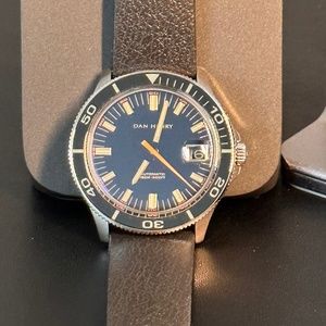 Dan Henry 1975 Skin Diver watch (39mm, automatic, Gilt Dial with Cyclops)